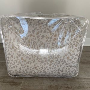 Queen Leopard Print Comforter Set